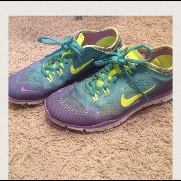 Nike free runs running shoes