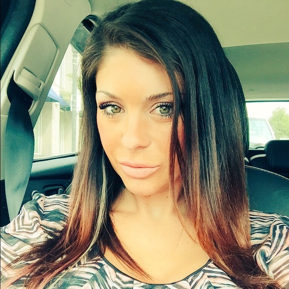 Meet your Posher, Lauren LaLa B. - Picture 3 of 17