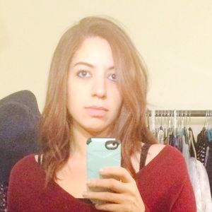 Meet your Posher, Mona