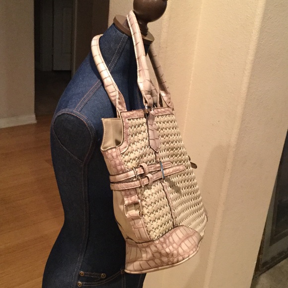 Purse. DONATED TO FIRE VICTIM OF LAKE ISSABELLA - Picture 4 of 4