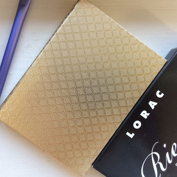 SALE! ๐
HP๐
LORAC Riesling Romance Eye Shadow - Picture 3 of 3