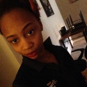 Meet your Posher, Alexis