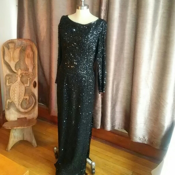 Elegant and timeless long sequined dress!