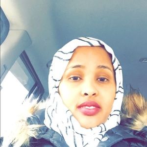 Meet your Posher, Idil