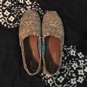 Toms in perfect condition