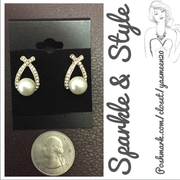 Classy earrings 🌟LAST PAIR🌟 - Picture 2 of 2