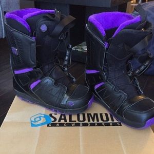 Women's sz 7.5 Salomon Snowboarding Boots!!
