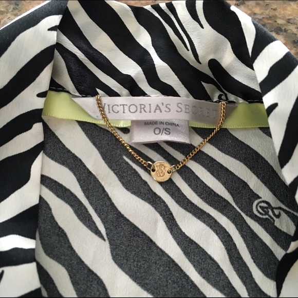 VS Very Sexy Satin Kimono - Picture 3 of 4