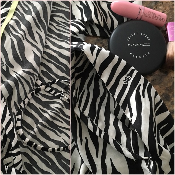 VS Very Sexy Satin Kimono - Picture 4 of 4