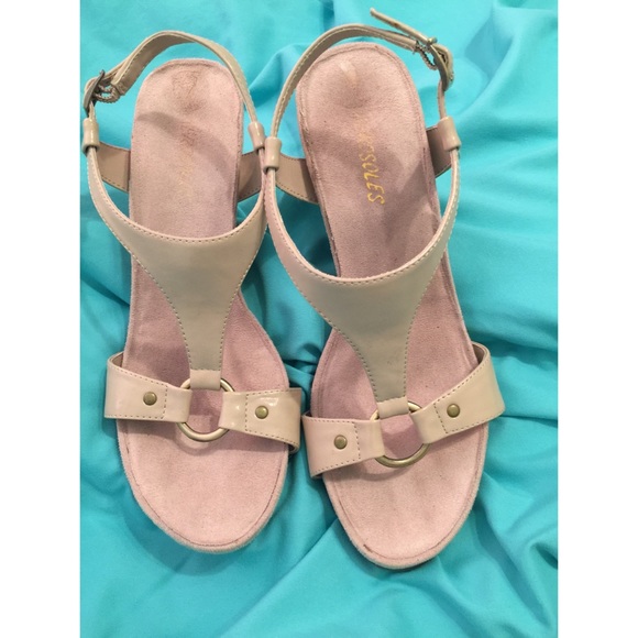 Aerosoles tan wedge sandals