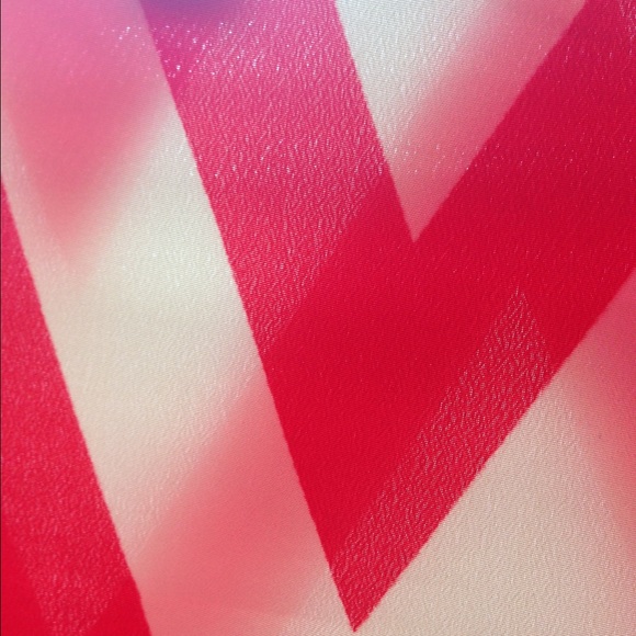 Chevron Crop Top - Picture 2 of 4