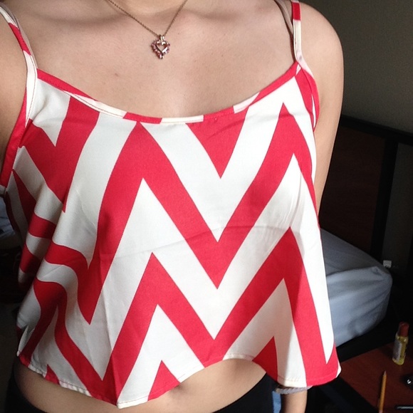 Chevron Crop Top - Picture 3 of 4