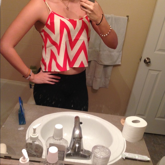 Chevron Crop Top - Picture 4 of 4