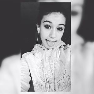 Meet your Posher, Kayla