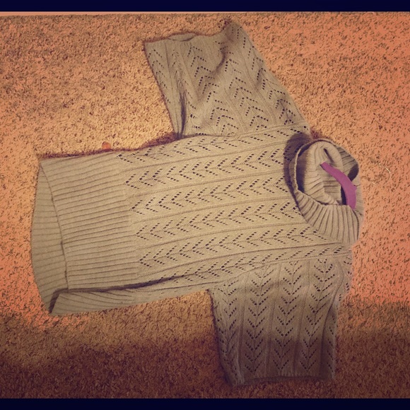 Short sleeve sweater