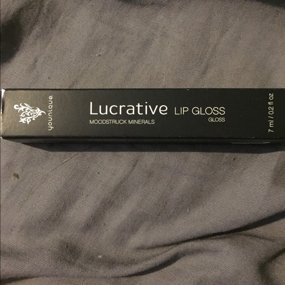 Lucrative younique lipgloss- lovesick💋