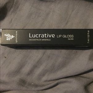 Lucrative younique lipgloss- lovesick💋