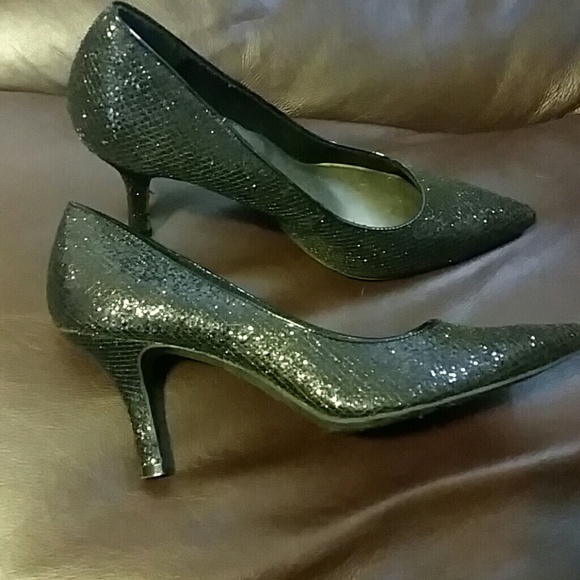 Black Sparkly Pointy-toed Shoes