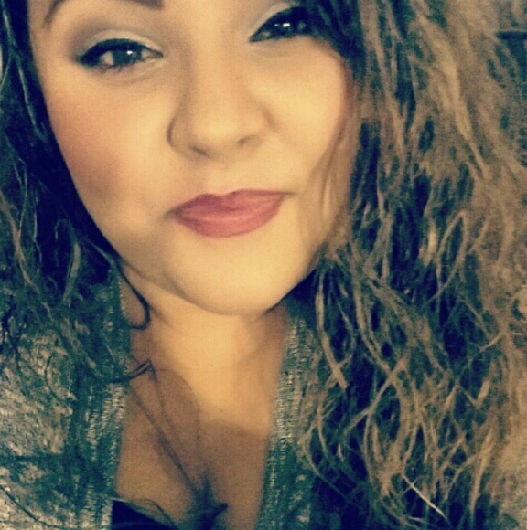 Meet your Posher, Andrea - Picture 1 of 1