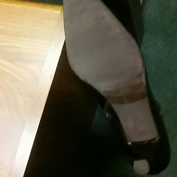 Stuart Weitzman(SOLD) - Picture 3 of 4