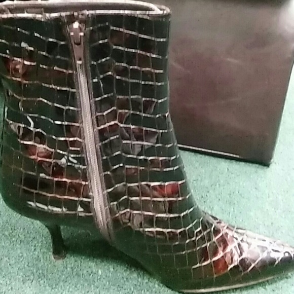 Stuart Weitzman(SOLD) - Picture 4 of 4