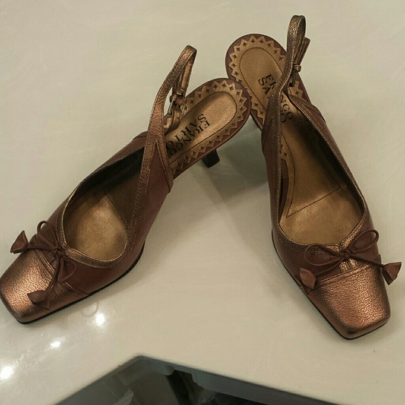 Shoes - Picture 2 of 4