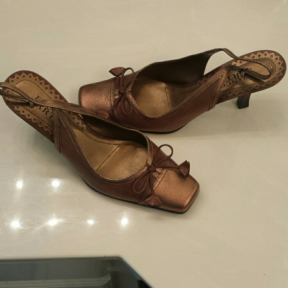 Shoes - Picture 3 of 4