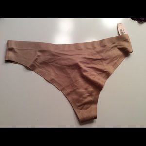 NWT Victoria's Secret thongs SEAMLESS SZ-L