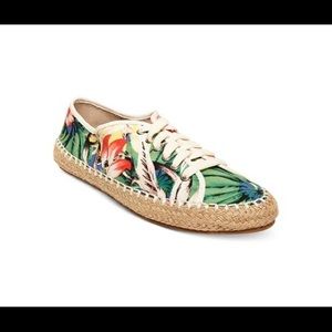BNWT Steve Madden Floral Broadwlk shoes  Size 9