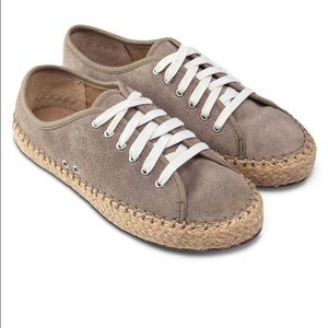 BNWT Steve Madden Taupe Broadwlk shoes  Size 9