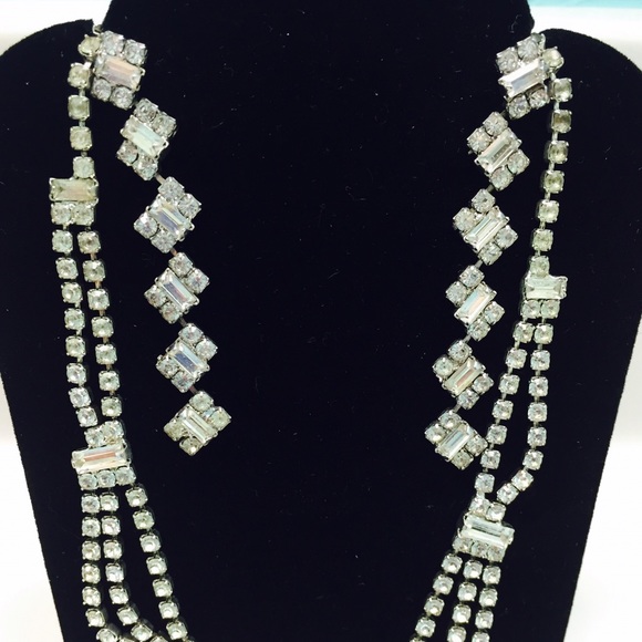 Final Price 🔴 Sparkling Necklace & Earrings Set