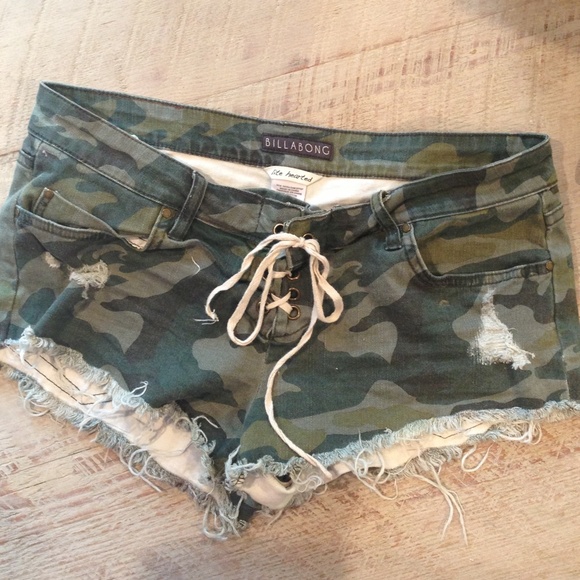 billabong lite hearted shorts