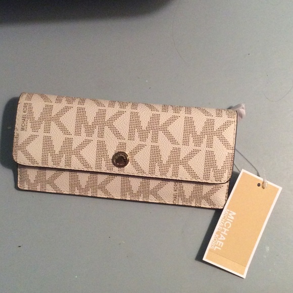 BRAND NEW WITH TAGS Michael Kors flat wallet