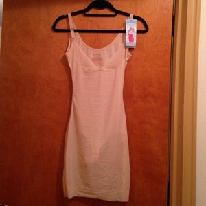 Assets by Spanx body slip