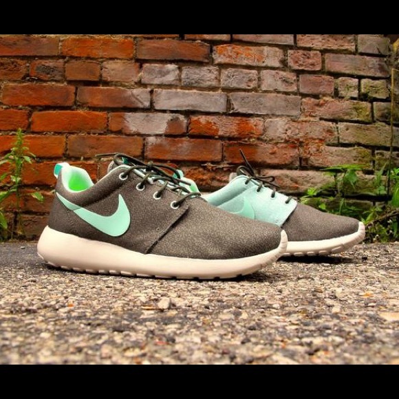 nike roshe mint green