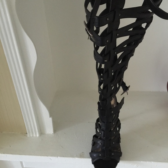 *SOLD ON MERC* Knee high gladiator sandal boots! - Picture 3 of 4