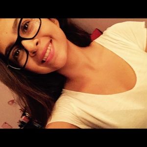 Meet your Posher, Leonela