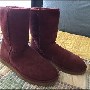 Short Ugg boots maroon size 8