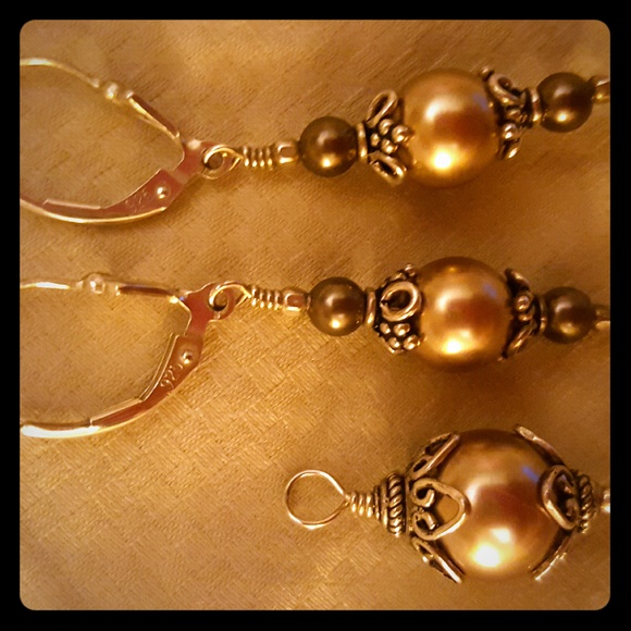 SWAROVSKI  PEARL EARRINGS/CHARM