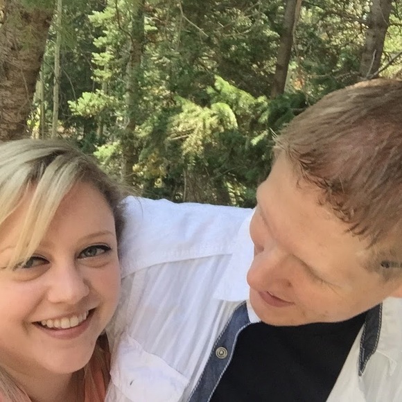 Meet your Posher, Gwen - Picture 1 of 1