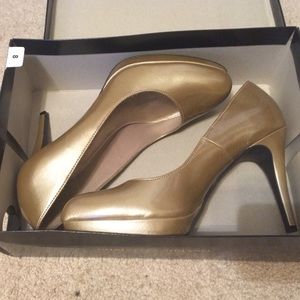 Gold Heels Size 8