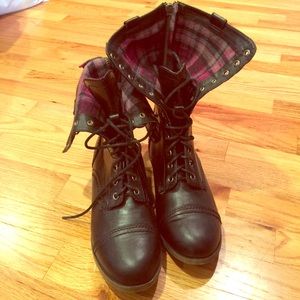 Combat boots