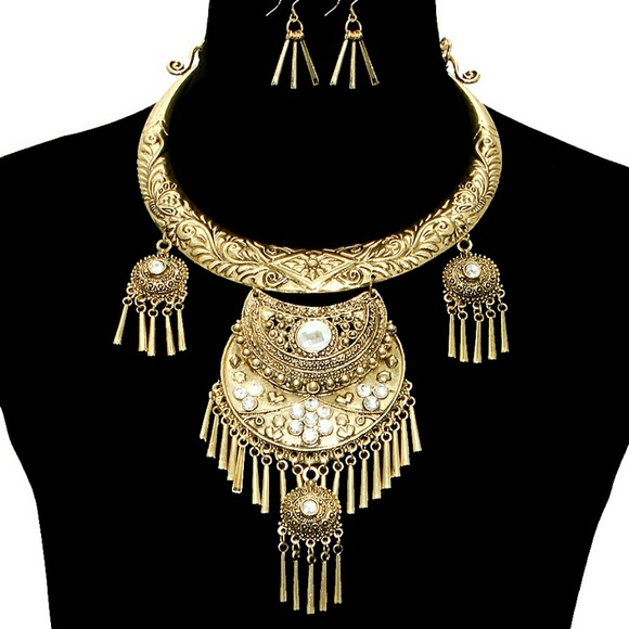 Jewelry - Statement necklace