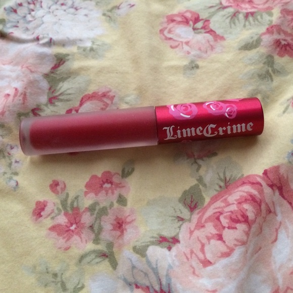 Red velvet liquid lipstick