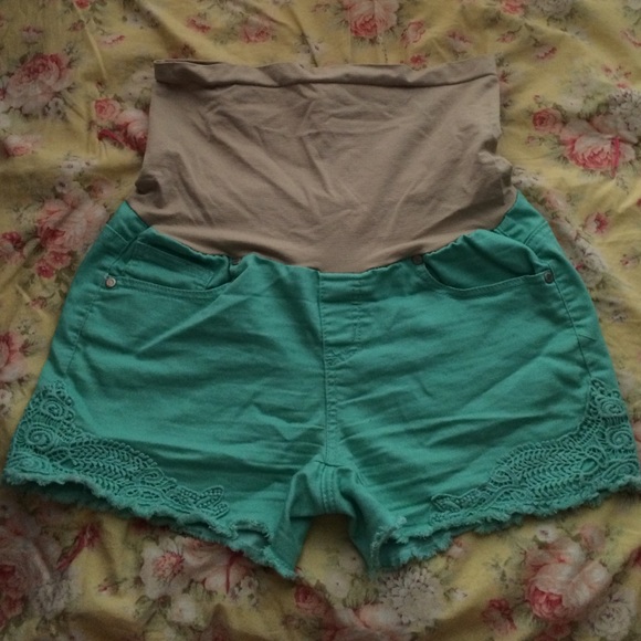 Maternity shorts