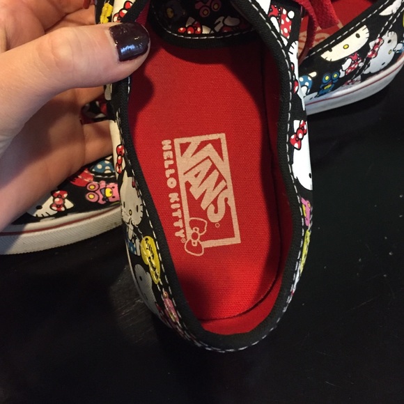 Hello kitty vans 🐱 - Picture 2 of 4