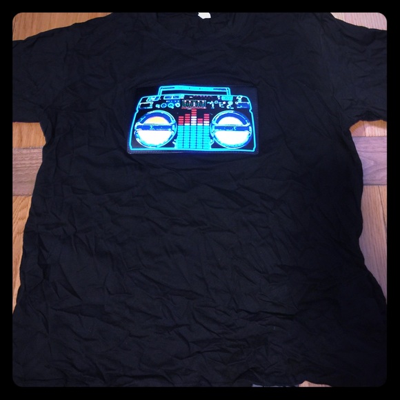 NEW. Light Up Wear Shirt