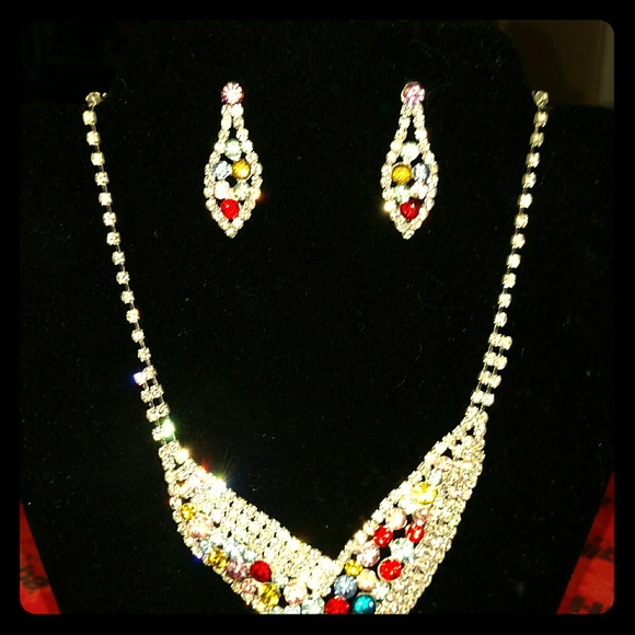 Necklace and earring set