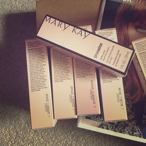 Matte wear liquid foundation