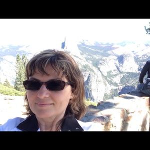 Meet your Posher, Mirela